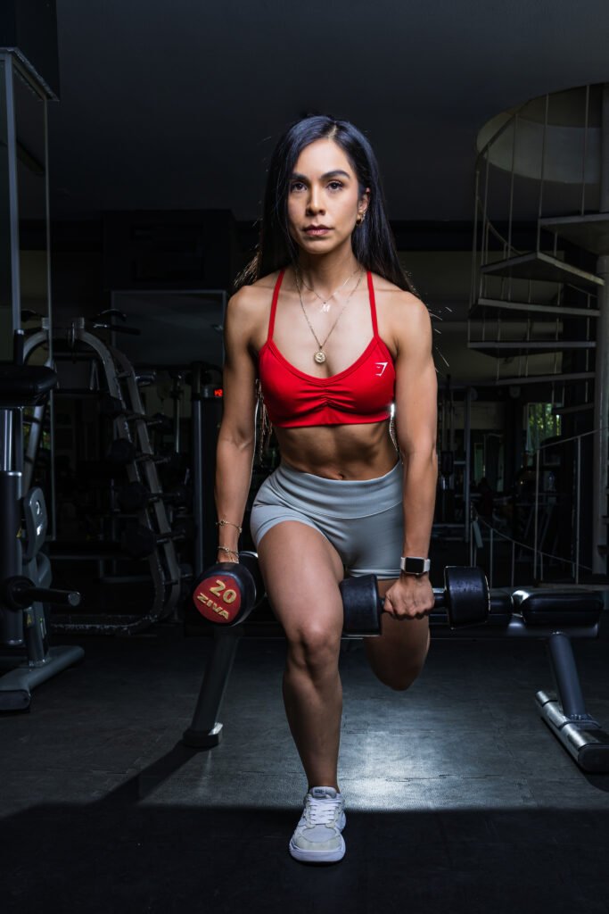 Michelle Sagú: Médica y Atleta Wellness que Conquista el Escenario Fitness | FitGlam MX Mayo 2025 5 Michelle Sagú: Médica y Atleta Wellness 0182